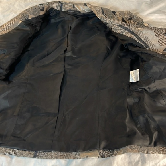 Pretty Patterned Blazer - Picture 4 of 9